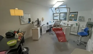  BUREAUX 150 m² GUILERS