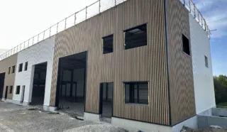  BATIMENT D'ACTIVITES 353 m² KERVIGNAC