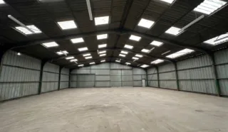  LOCAL D'ACTIVITES 600 m² BAUD