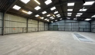  LOCAL D'ACTIVITES 600 m² BAUD