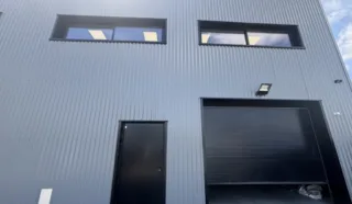  LOCAUX D'ACTIVITÉS 166 M² GRANDCHAMPS DES FONTAINES