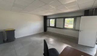  LOCAUX D'ACTIVITÉS 166 M² GRANDCHAMPS DES FONTAINES