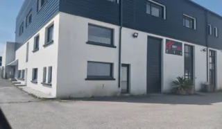  LOCAUX D'ACTICITES 650 m² QUIMPER