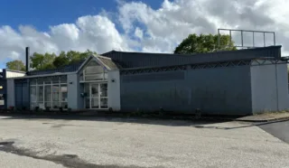  LOCAL COMMERCIAL 830 m² SAINT THURIAU