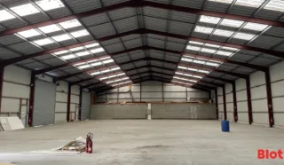  LOCAUX D'ACTIVITÉS 1 125 M² PRINQUIAU