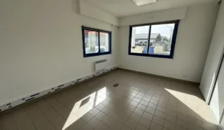  LOCAL D'ACTIVITES 274 m² LORIENT