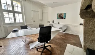  BUREAUX 82 m² CENTRE-VILLE