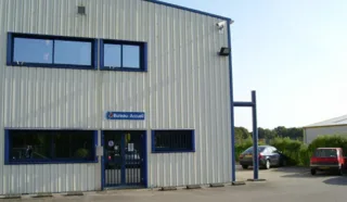  BATIMENT INDUSTRIEL 2900 m² LANDEVANT