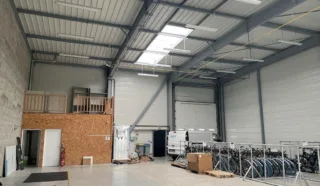  LOCAUX D'ACTIVITÉS 290 M² LES SORINIERES