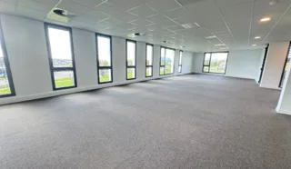  BUREAUX NEUFS 351 m² REZE