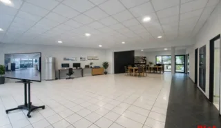  LOCAL COMMERCIAL DINAN 180 m²