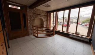  SURFACE COMMERCIALE 88 m² LAMBALLE