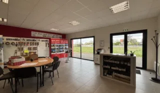  LOCAUX D'ACTIVITÉS 650 M² PAULX