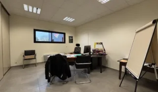  LOCAUX D'ACTIVITÉS 650 M² PAULX