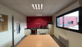  LOCAUX D'ACTIVITÉS 650 M² PAULX