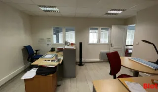  LOCAUX D'ACTIVITÉS 372 M² DONGES