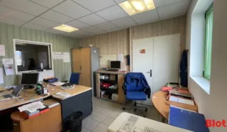  LOCAUX D'ACTIVITÉS 372 M² DONGES