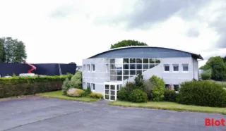  BÂTIMENT INDÉPENDANT DE BUREAUX 380 m² TRELVERN