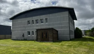  BÂTIMENT INDÉPENDANT DE BUREAUX 380 m² TRELVERN
