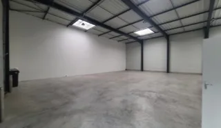  LOCAL D'ACTIVITÉS PLESCOP 255 m²