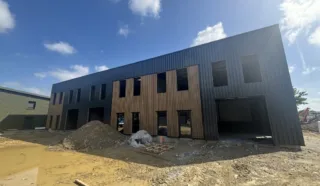  LOCAUX D'ACTIVITÉS 206 M² VIGNEUX DE BRETAGNE