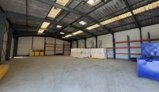  LOCAUX D'ACTIVITÉS 607 M² HERIC