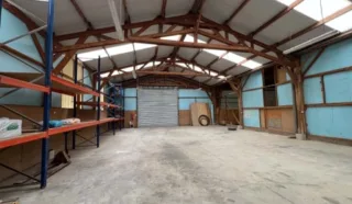  LOCAL D'ACTIVITES MONTFORT-SUR-MEU 670 m²