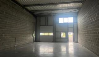  LOCAUX D'ACTIVITÉS 182 M² VIGNEUX DE BRETAGNE