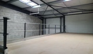  LOCAL D'ACTIVITÉS SAINT AVÉ 128 m²