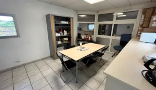  BATIMENT INDÉPENDANT 1090 m² ST JACQUES DE LA LANDE