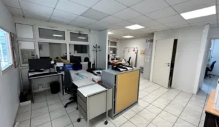  BATIMENT INDÉPENDANT 1090 m² ST JACQUES DE LA LANDE