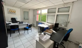  BATIMENT INDÉPENDANT 1090 m² ST JACQUES DE LA LANDE