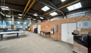  BATIMENT INDÉPENDANT 1090 m² ST JACQUES DE LA LANDE
