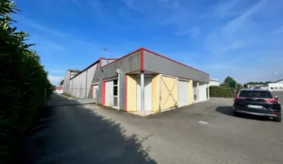  BATIMENT INDÉPENDANT 1090 m² ST JACQUES DE LA LANDE