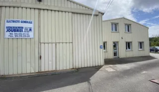  LOCAL D'ACTIVITES MONTFORT-SUR-MEU 330 m²