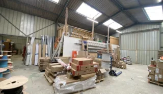  LOCAL D'ACTIVITES MONTFORT-SUR-MEU 330 m²