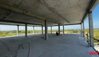  BUREAUX 526 m² BRUZ