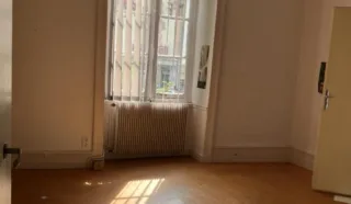  BUREAUX 428 m² VITRE