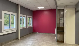  LOCAUX COMMERCIAUX / BUREAUX TINTENIAC 50 m²