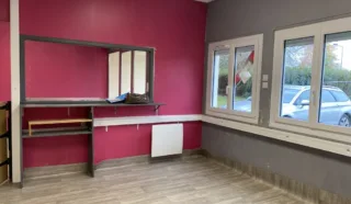  LOCAUX COMMERCIAUX / BUREAUX TINTENIAC 50 m²