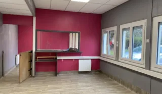  LOCAUX COMMERCIAUX / BUREAUX TINTENIAC 50 m²