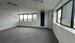  BUREAUX 4 665 m² ST JACQUES DE LA LANDE