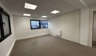  BUREAUX 83 M² SAINTE LUCE SUR LOIRE