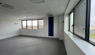  BUREAUX 304 m² ST JACQUES DE LA LANDE