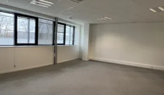  BUREAUX 304 m² ST JACQUES DE LA LANDE