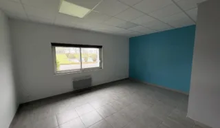  LOCAL COMMERCIAL / BUREAUX 285 m² PLOUDANIEL