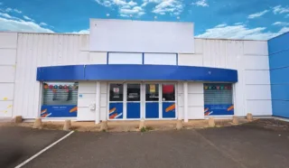  LOCAUX COMMERCIAUX 393 m² LANGUEUX