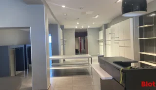  LOCAUX COMMERCIAUX 166 M² LA BAULE ESCOUBLAC