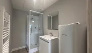  LOCAUX D'ACTIVITÉS 196 M² SAINTE PAZANNE