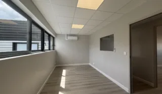  LOCAUX D'ACTIVITÉS 196 M² SAINTE PAZANNE